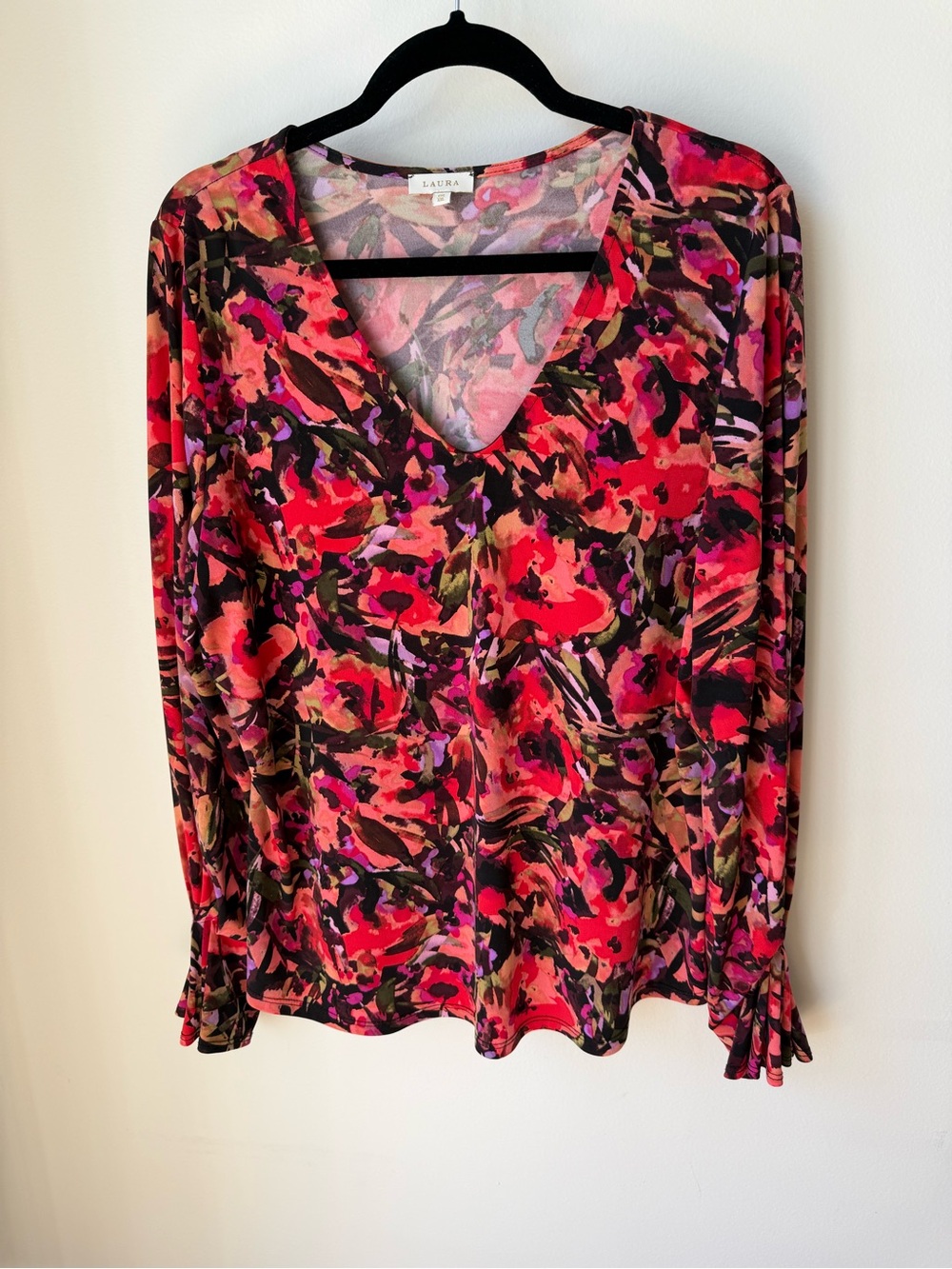 Laura V-Neck Long Sleeve Floral Top in Red & Pink